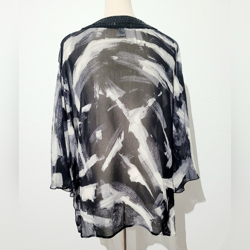 Chico’s 100% Silk Black White Abstract Beaded Neckline Tunic Top Size Medium - Picture 6 of 12